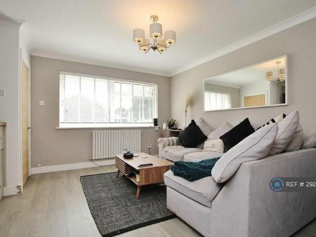Apartment for rent in Horsell, Woking