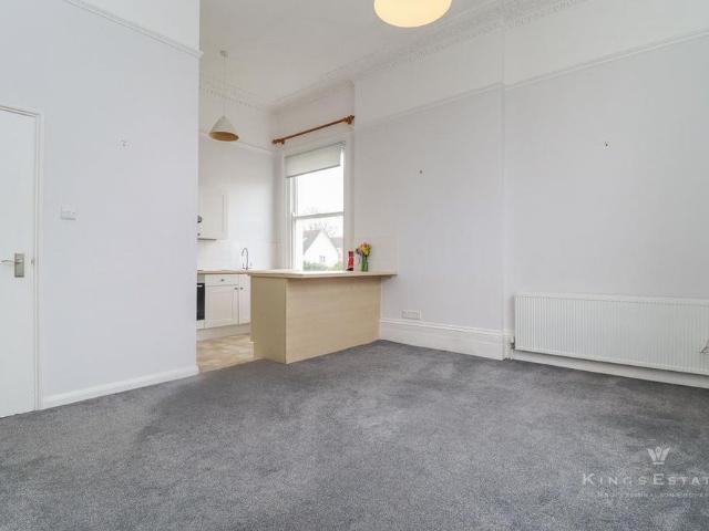 Apartment for rent in Southborough, Sandown Park