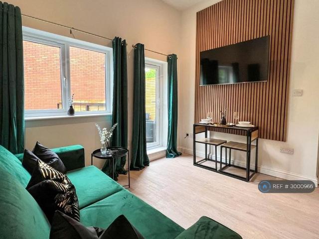 Apartment for rent in Saint George's, Netherthorpe