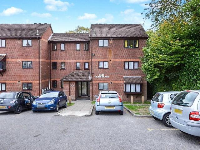 Flat for rent in The Image, Pouchen End