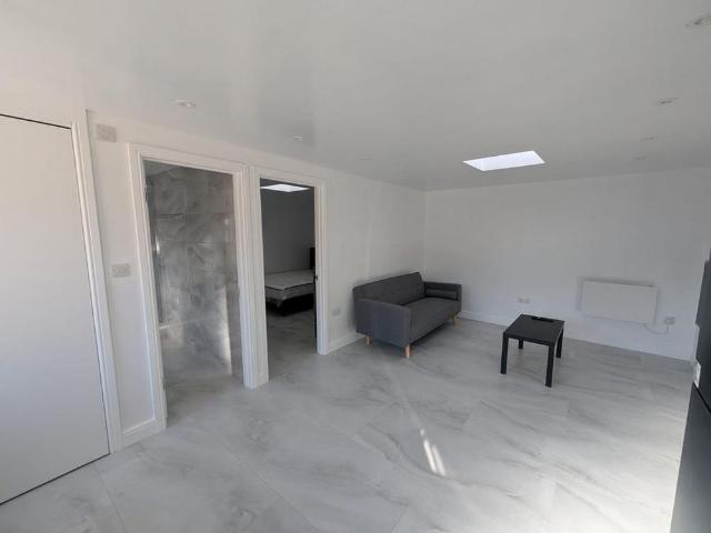 Apartment for rent in Clayhall, Greater London