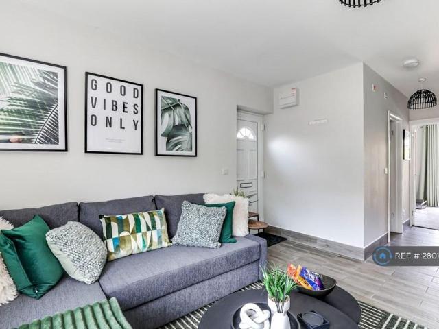 Apartment for rent in Kingswood, Watford