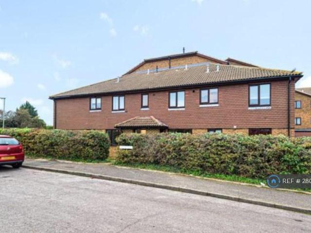 Flat for rent in Westborough, Surrey