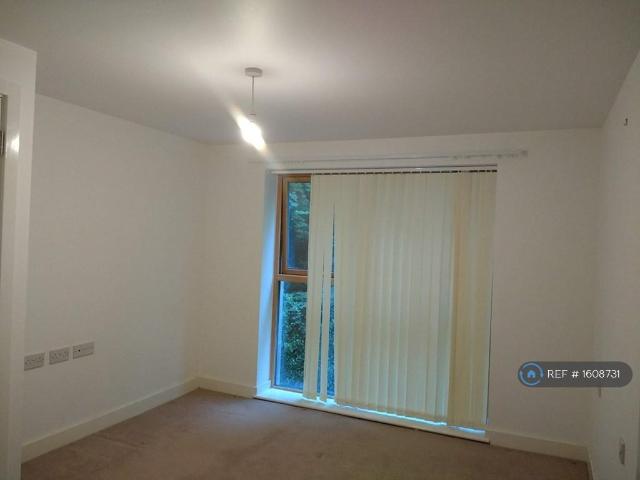 Flat for rent in Blackhills, Surrey