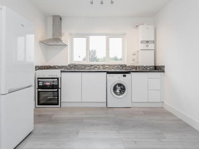 Flat for rent in Worcester Park, Greater London