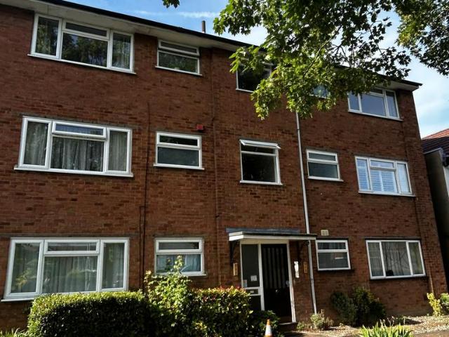 Flat for rent in The Wrythe, Greater London