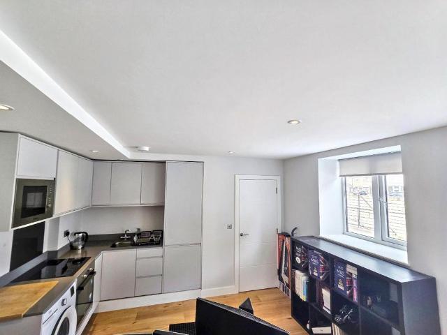 Flat for rent in Longlands, Halfway Street
