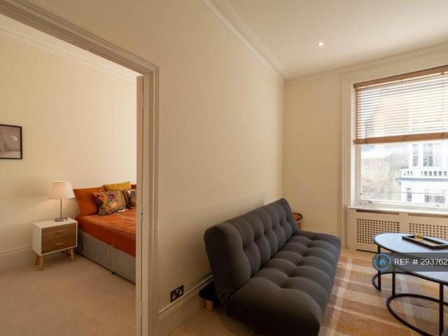 Apartment for rent in Kensington, Greater London