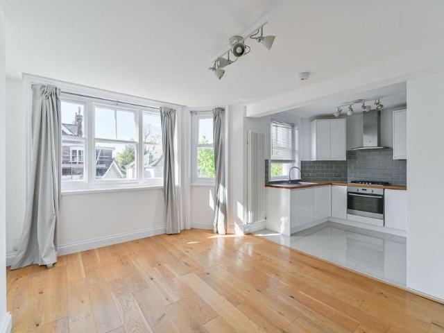 Apartment for rent in London Borough of Croydon, Addiscombe