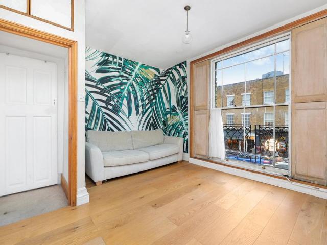 Flat for rent in Chalk Farm, Greater London