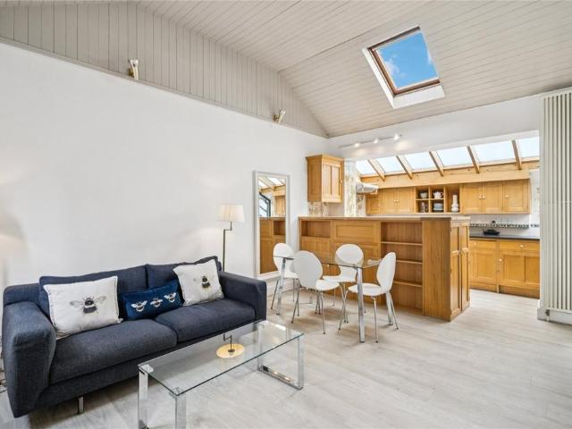 Flat for rent in Kensington, Isle Of Man