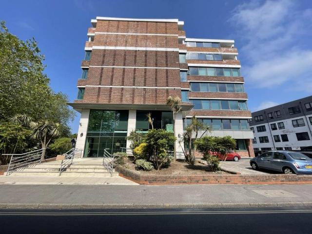 Flat for rent in Perryfields, West Sussex