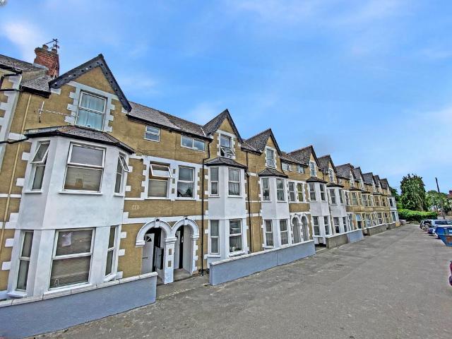 Flat for rent in Falcon Lodge, Wales