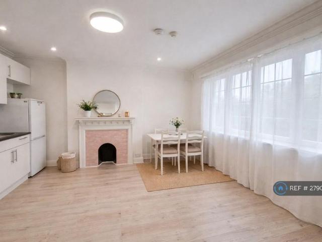 Apartment for rent in Golders Green, Isle Of Man