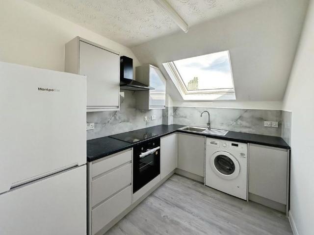 Apartment for rent in Lane, Greater London