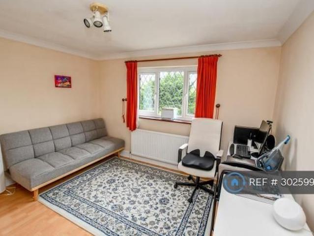 Apartment for rent in Five Acres, Hertfordshire