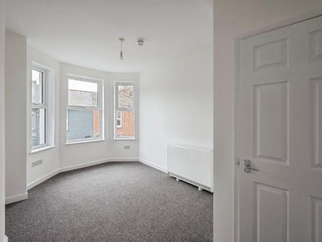 Apartment for rent in Southtown, Stokesby