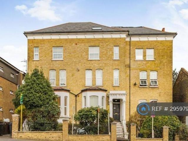 Flat for rent in London Borough of Croydon, Greater London