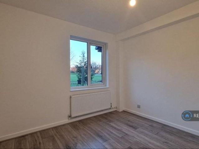 Apartment for rent in Harold Wood, Greater London