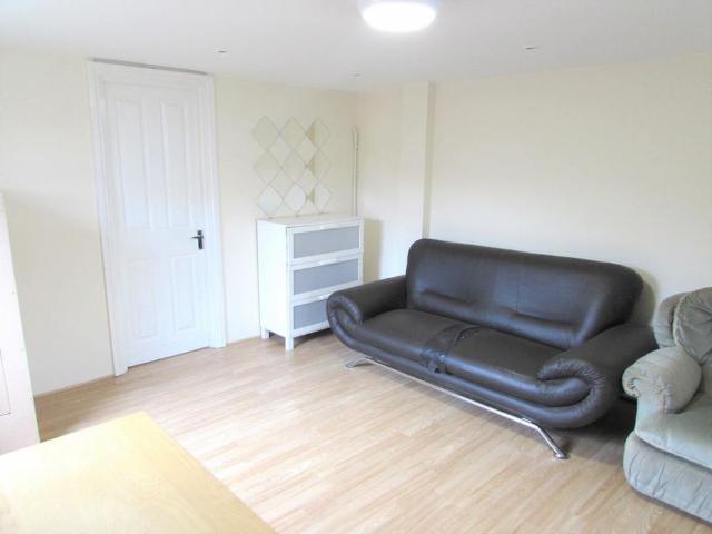Apartment for rent in Kenton, Greater London