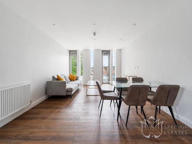 Flat for rent in Temple Fortune, Greater London