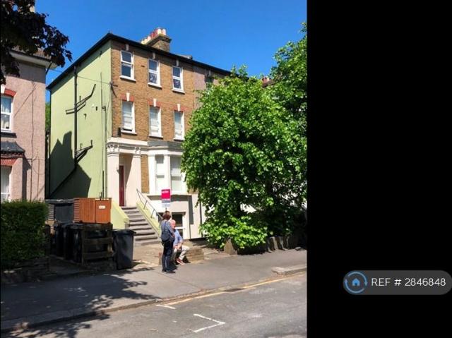 Flat for rent in London Borough of Croydon, Addiscombe