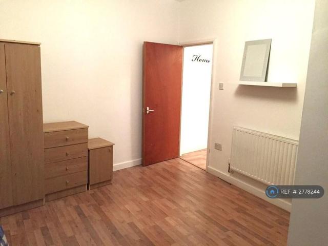 Apartment for rent in Deeplish, Burnedge
