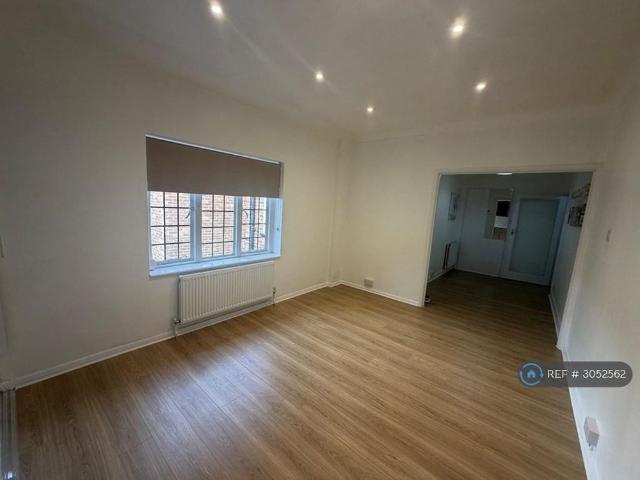 Apartment for rent in Virginia Water, Runnymede