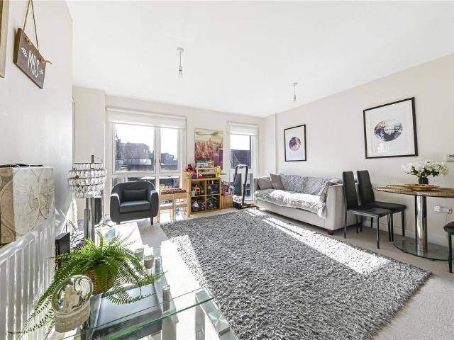 Flat for rent in Gants Hill, Greater London