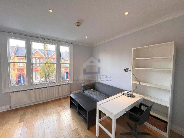 Apartment for rent in Kensal Town, Greater London
