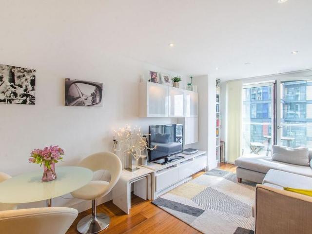 Apartment for rent in Poplar Grove, Greater London