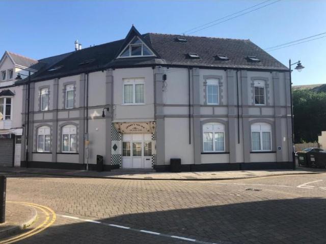 Flat for rent in Senghenydd, Wales