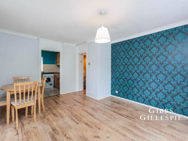 Flat for rent in Ickenham, Greater London