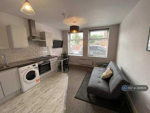 Flat for rent in Elmfield, Leicestershire
