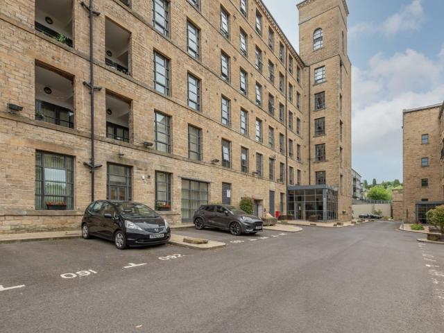 Apartment for rent in Longwood, Kirklees