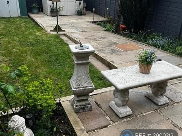 Apartment for rent in Rosehill, Greater London