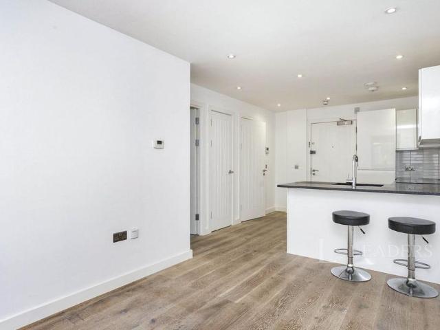 Apartment for rent in Roffey, Horsham