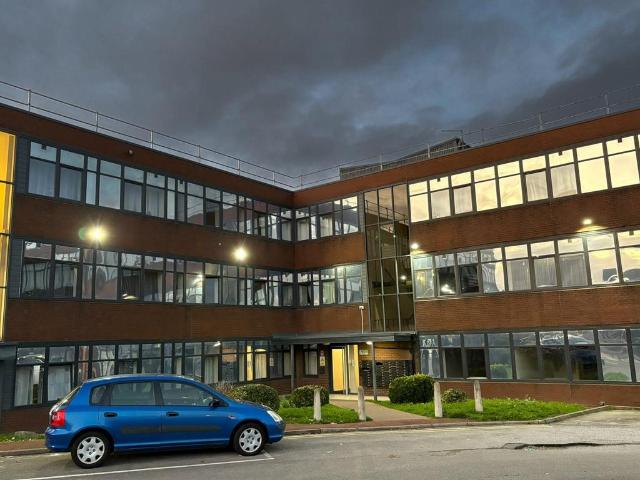 Flat for rent in Burnedge, Greater Manchester