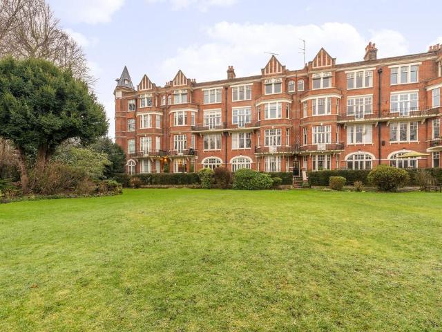 Flat for rent in St Margarets, Greater London