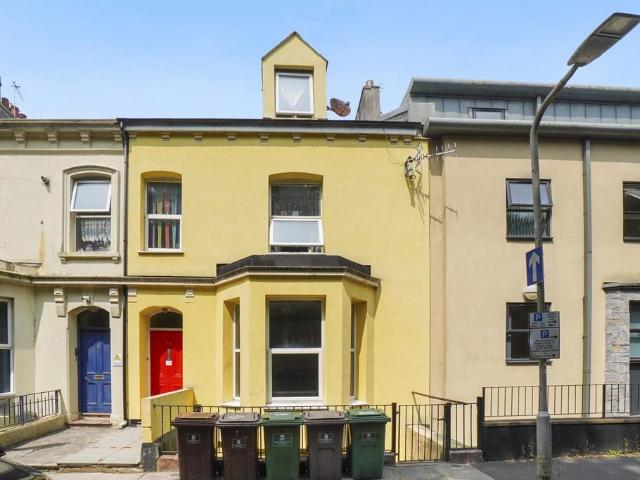 Flat for rent in Mount Wise