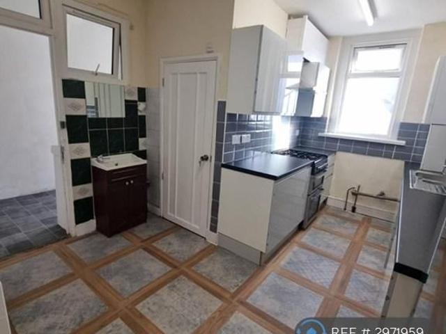 Apartment for rent in Loxford, Greater London