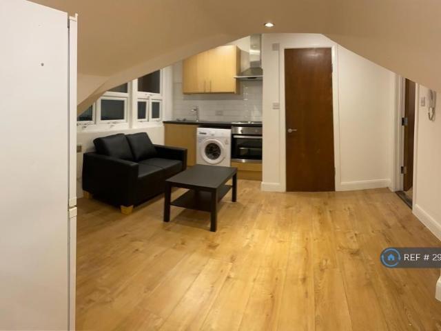 Flat for rent in New Malden, Greater London