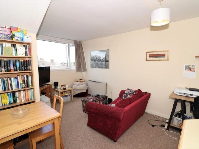 Apartment for rent in Southborough, Sandown Park
