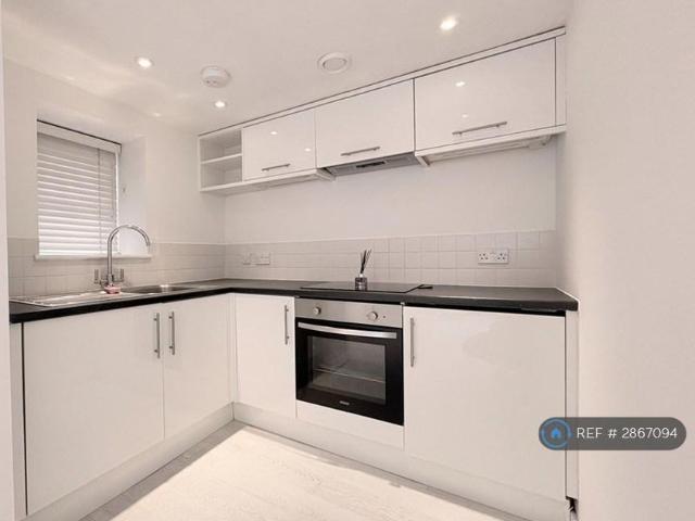 Apartment for rent in St James, Sandown Park