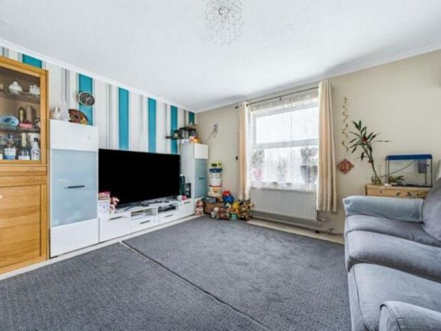 Apartment for rent in Lower Halliford, Surrey