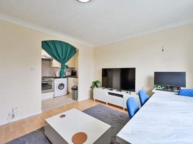 Apartment for rent in London Borough of Merton, Greater London
