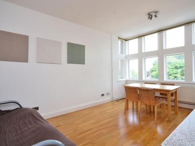 Apartment for rent in London Borough of Merton, Greater London