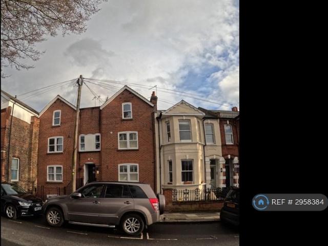 Flat for rent in St Margarets, Greater London