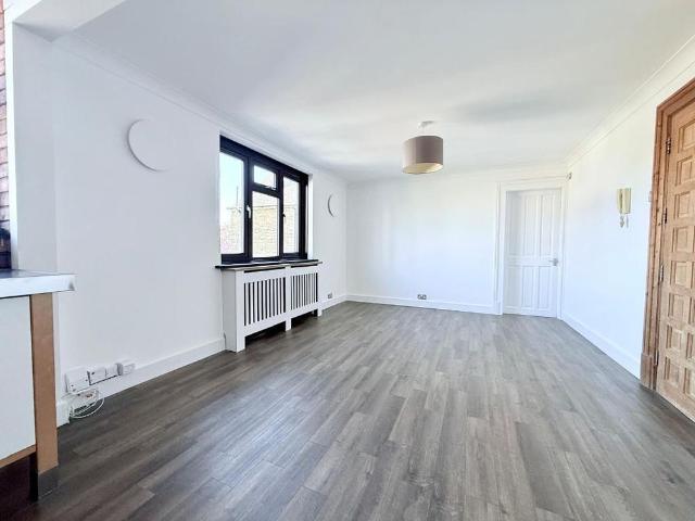 Apartment for rent in Southend City Centre Neighbourhood, Alton Barnes