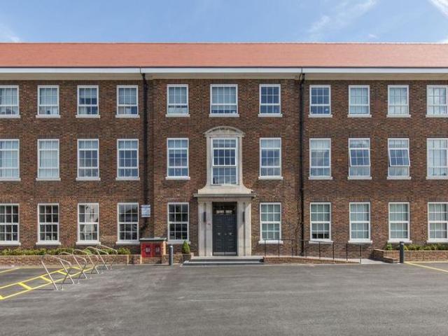 Apartment for rent in London Borough of Sutton, Greater London